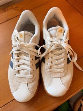 adidas VL Court Sneakers with Gum Sole size 9